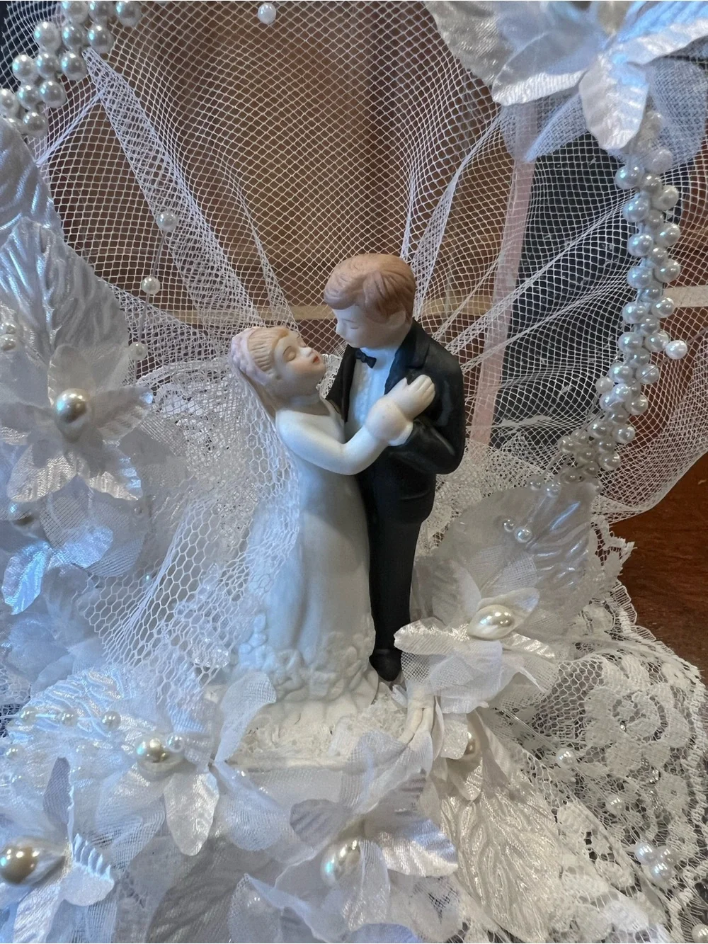 Vintage Traditions Wedding Cake Topper White Flowers Like New